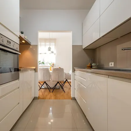 Adara Apartment *