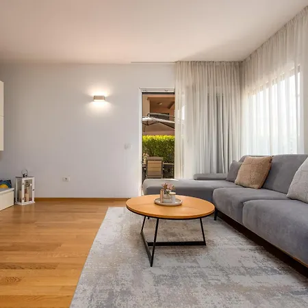 Apartament Adara